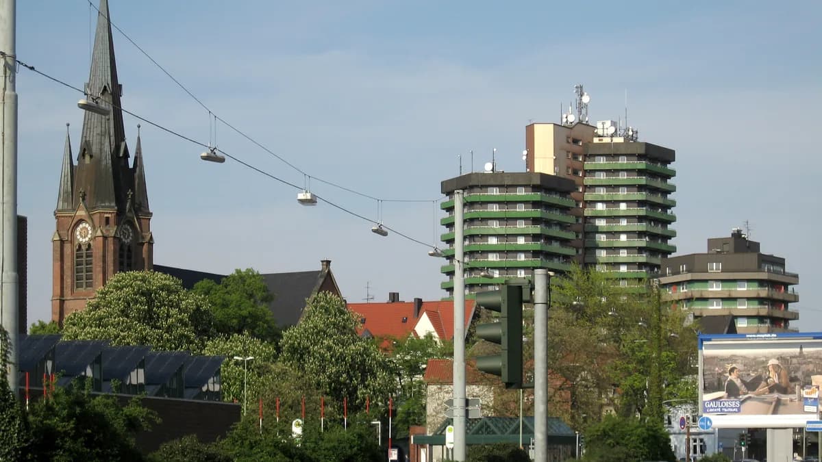 Herne mit Kirchturm und Hochhäusern im Stadtzentrum